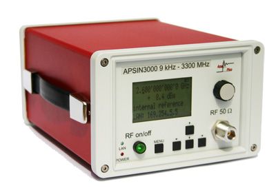 頻率范圍9 kHz to 3300 MHz,，分辨率0.001 Hz
輸出功率電平范圍-135 to +13 dBm，分辨率0.1 dB 單邊帶相位噪聲（SSB Phase Noise）：-130 dBc/Hz （載波1 GHz,，頻偏20 kHz）
