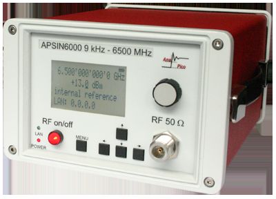 頻率范圍9 kHz to 6500 MHz,，分辨率0.001 Hz
輸出功率電平范圍-140 to +13 dBm，分辨率0.1 dB 單邊帶相位噪聲（SSB Phase Noise）：-116 dBc/Hz（載波5 GHz,，頻偏20 kHz）
切換時間1 ms
