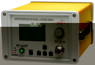 頻率范圍9 kHz to 6100 MHz，分辨率0.000001 Hz
輸出功率電平范圍-140 to +16 dBm,，分辨率0.01 dB 單邊帶相位噪聲（SSB Phase Noise）：-120 dBc/Hz（載波3 GHz,，頻偏20 kHz）
切換時間0.2 ms
